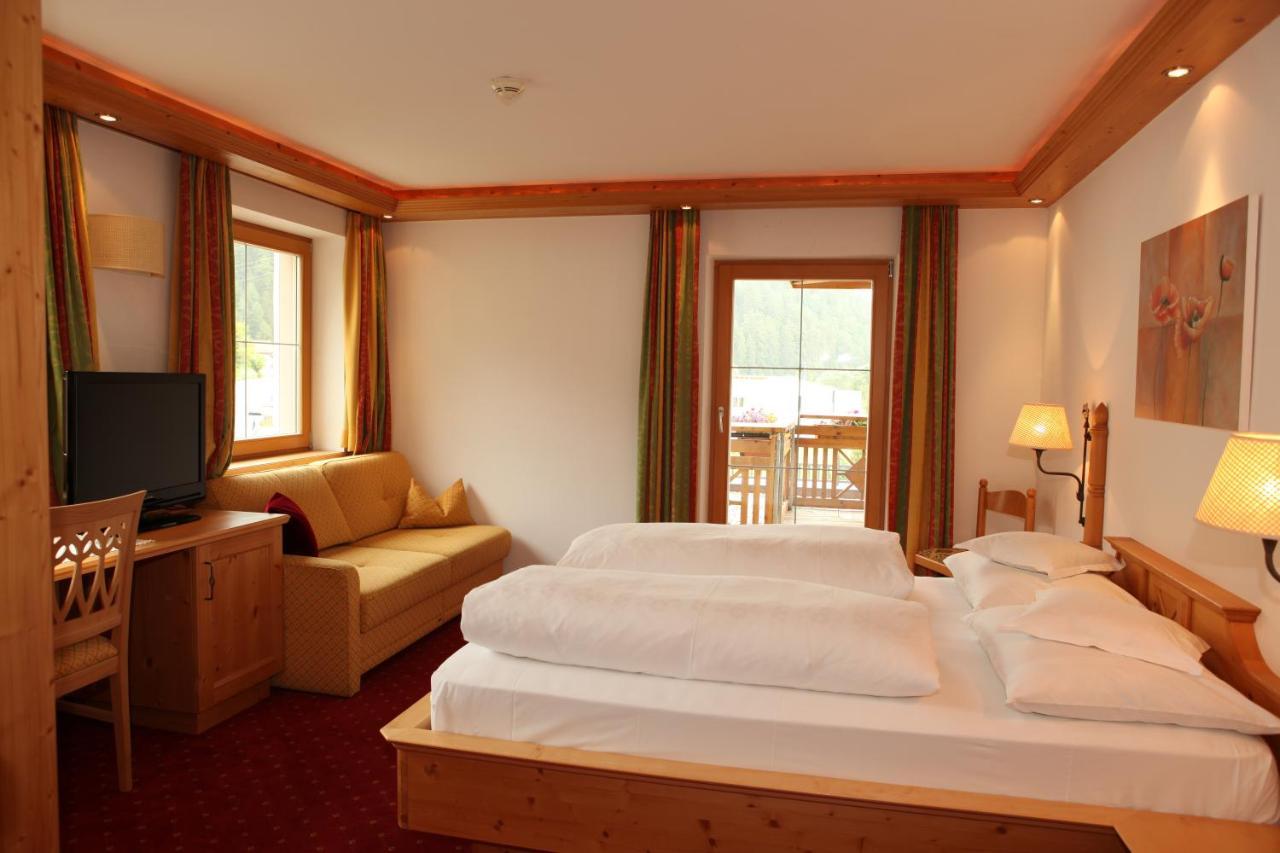 Hotel Goldener Adler Curon Venosta Eksteriør billede
